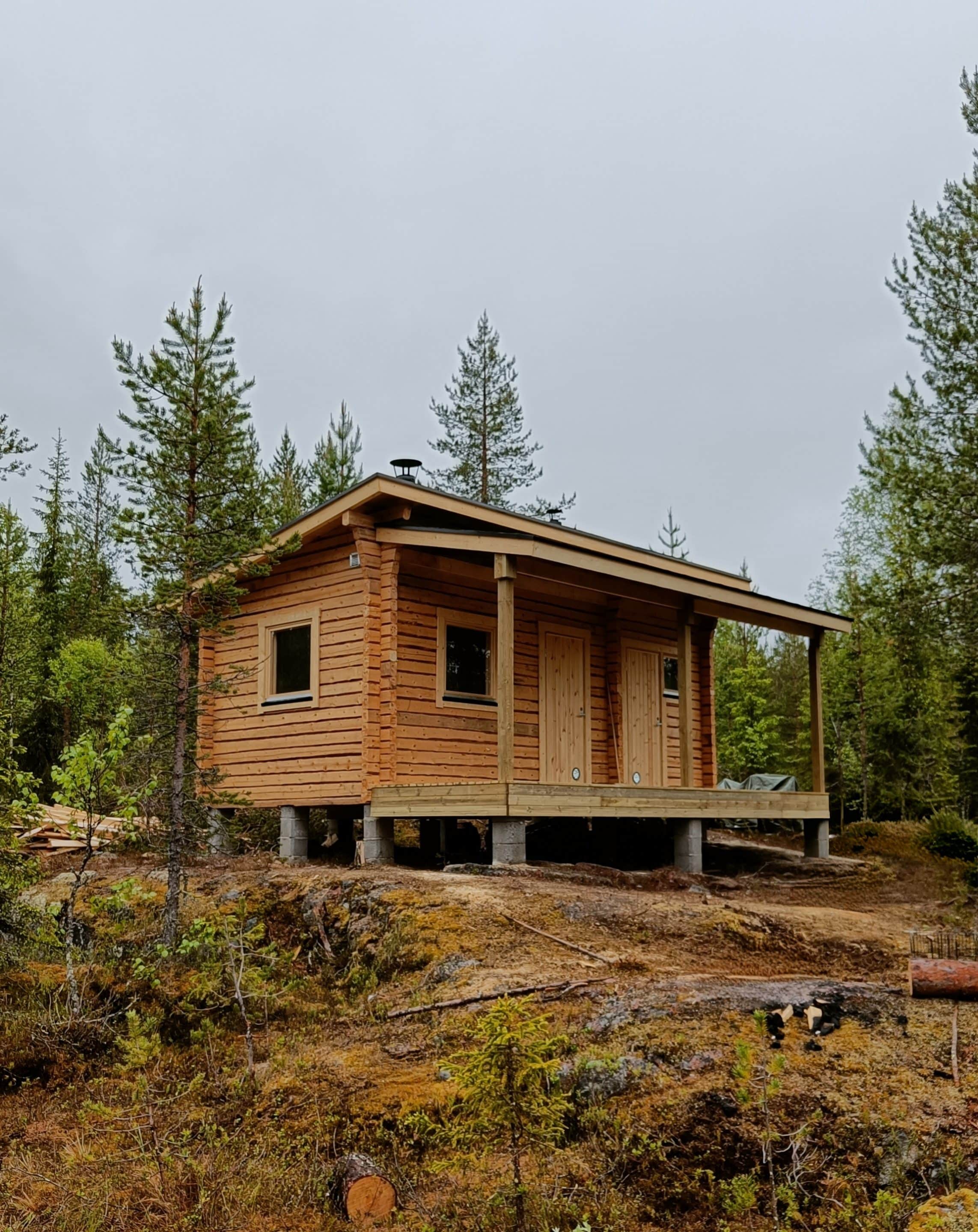 Oplus_16908288 Perinteinen hirsimökki.